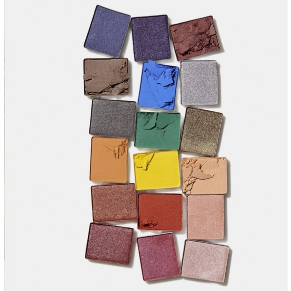 e.l.f 18 Hit Wonders Eyeshadow Palette, 18 shade ,matte Satin& Shimmer - Picture 4 of 4